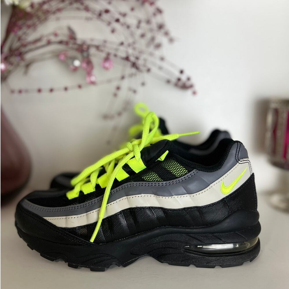 Nike Air Max 95 Boys 4.5Y Streetwear Retro Black Grey Volt Running Sneakers - Picture 7 of 11